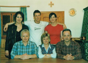 Monika Wolf, Hans Auburger jun., Elisabeth Zitzelsberger (hintere Reihe v.l.n.r.) Dieter Reisinger, Christa Scheubeck, Peter Scheubeck (sitzend, v.l.n.r.)
