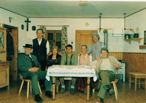 Peter Scheubeck und Manuela Kalesse (stehend), Fritz Denk, Gerda Lang, Markus Wolf, Eva Gottmeier, Christian Kalesse (v.l.n.r.)